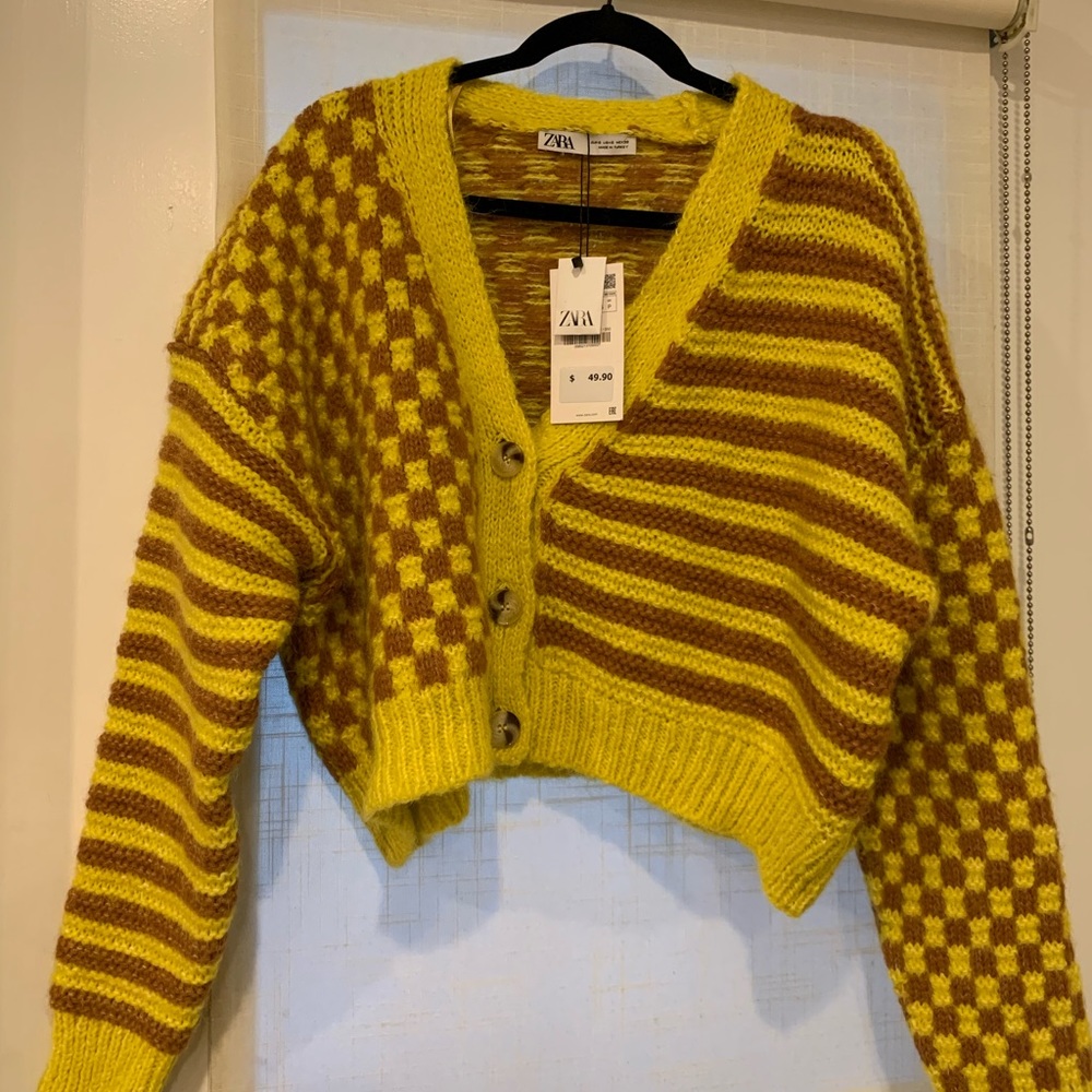 Yellow checkered oversized sweater NEW WITH TAGS NEVER WORN